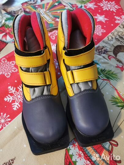 Лыжные ботинки 34 размер marax