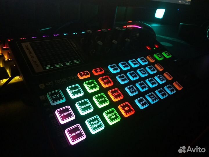 Микшерный пульт с эквалайзером