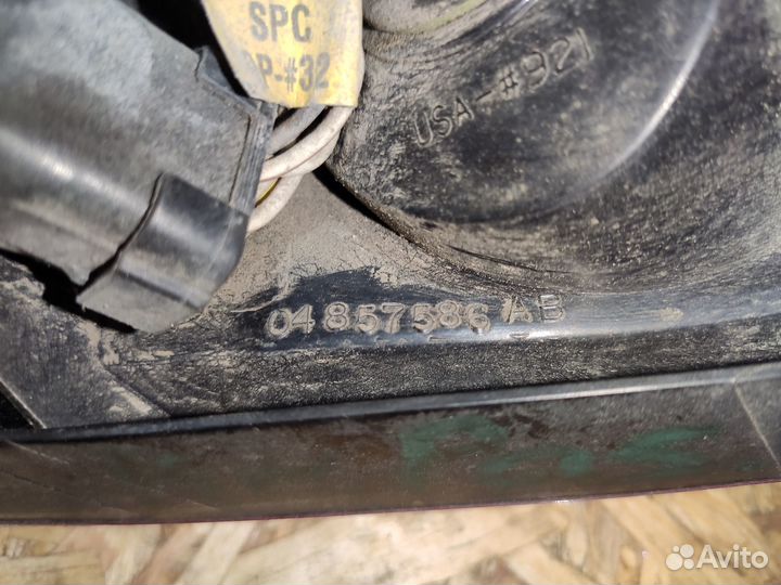 Фонарь правый chrysler pacifica