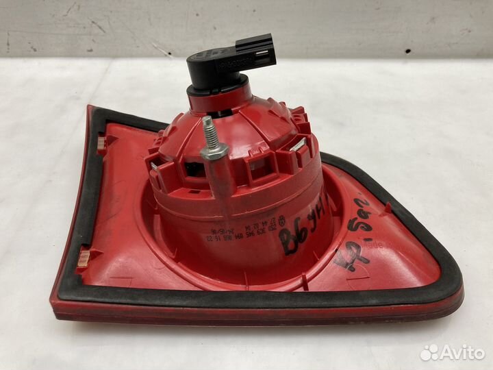 Фонарь задний в крышку правый Volkswagen Passat B6