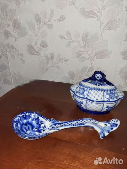 Фарфоровая посуда гжель