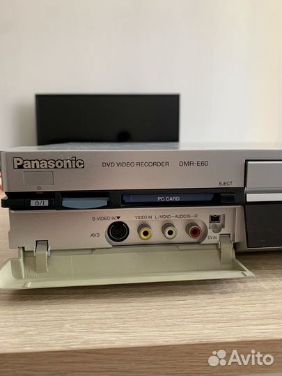 DVD рекордер пишущий видео плеер Panasonic DMR-E60