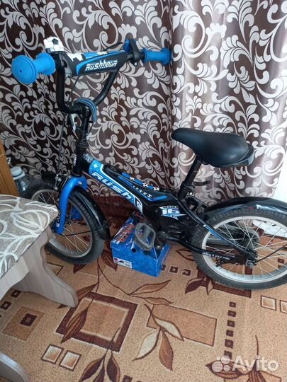 Продам велосипед на возраст 6,7 лет ездил 1 год