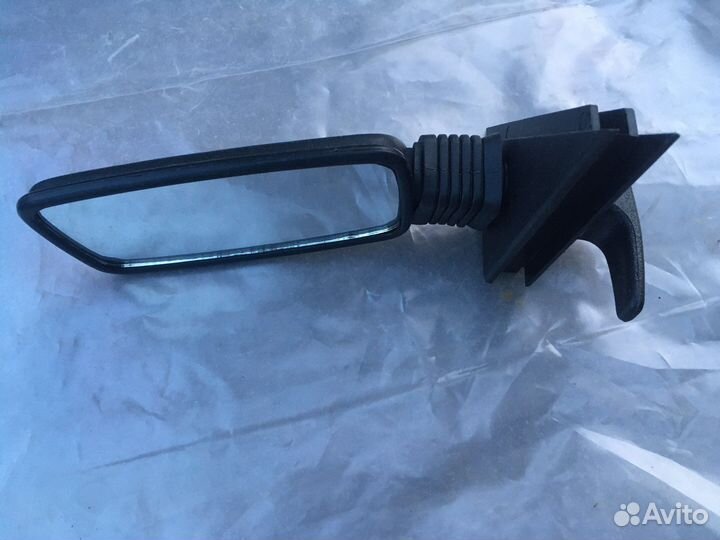 Зеркало заднего вида