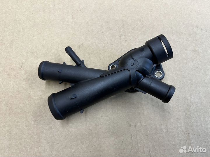 Фланец охлаждающей жидкости 03L121131AA VW