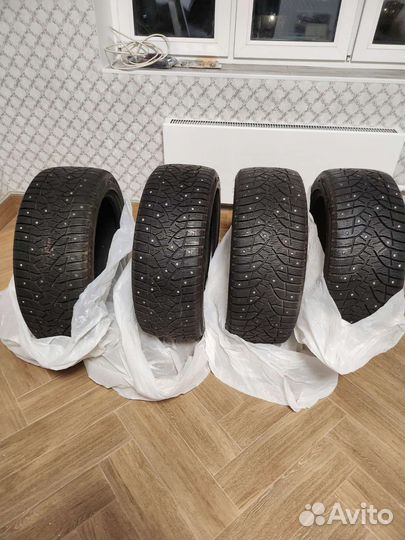 Bridgestone Blizzak Spike-02 235/45 R18 98T