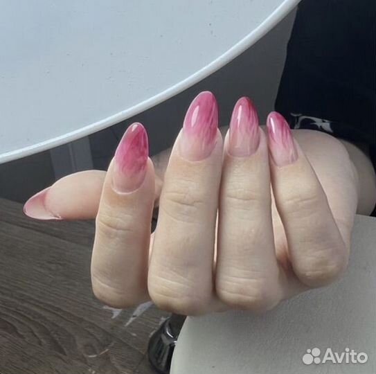 Модель на маникюр