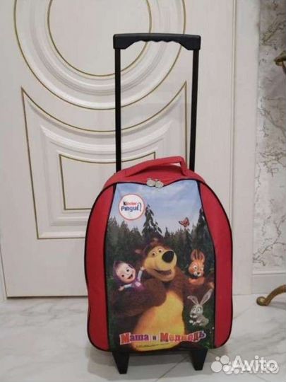 Чемодан на колёсиках детский