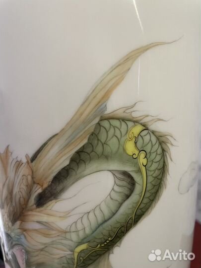 Фарфоровая ваза с крышкой