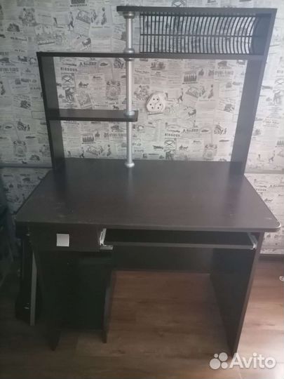 Компьютерный стол