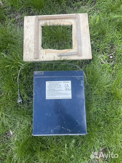 Продам зерномельницу