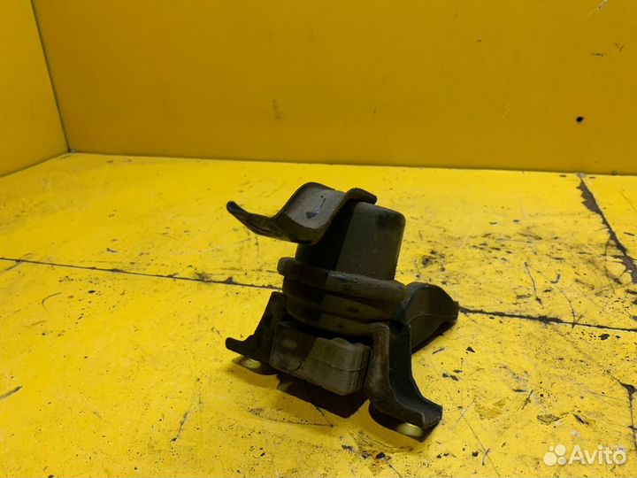 Опора двигателя Mitsubishi Lancer Cedia 2000-2003