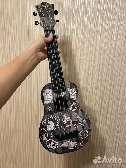 Укулеле с лимитированными стикерами 