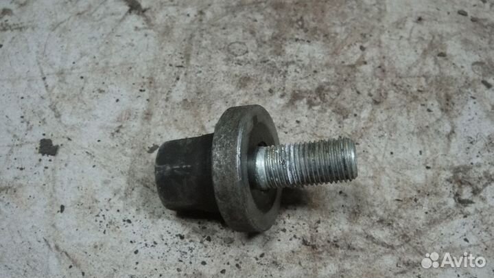 Болт шкива коленвала 4B10 CY4A