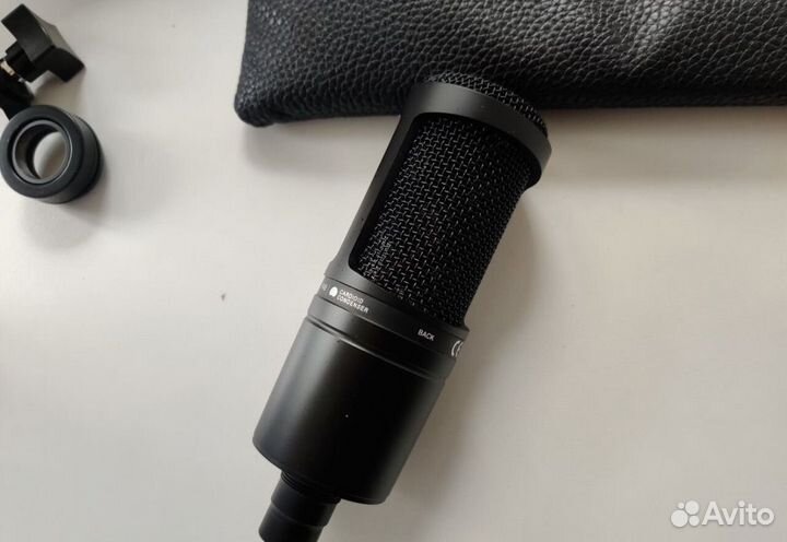 Студийный микрофон Audio-Tehnica AT2020 XLR