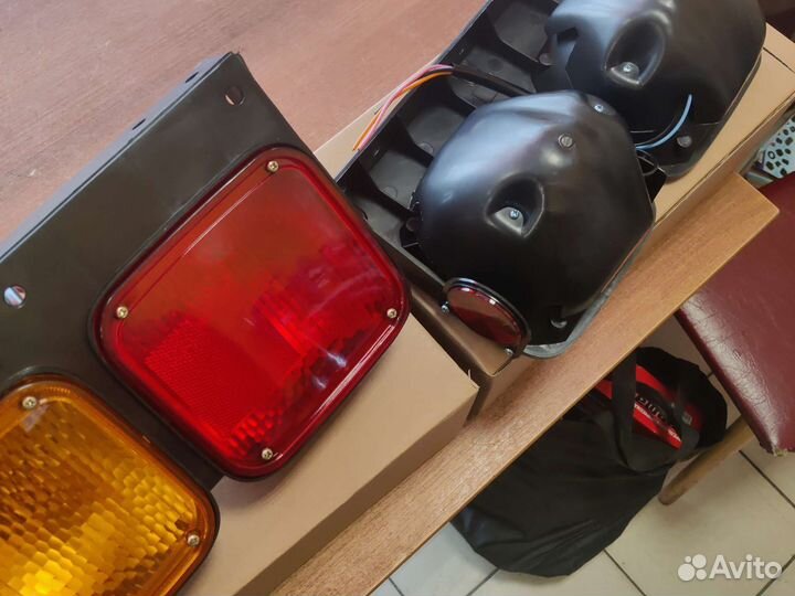 Фонарь задний стоп Isuzu Mitsubishi Nissan Ud hino