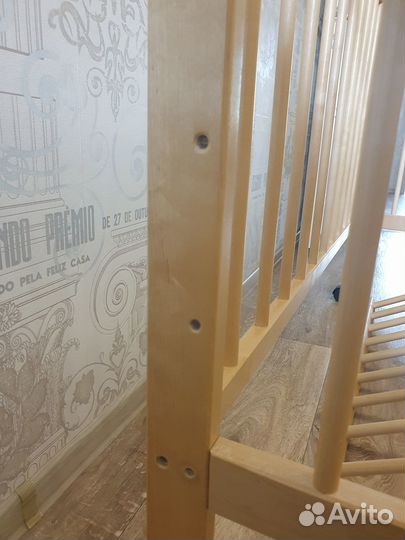 Детская кроватка на колесах