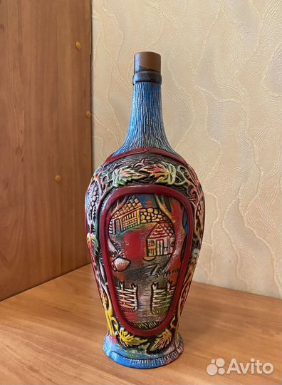 Глиняный кувшин для вина