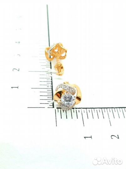 Золотые серьги с фианитом