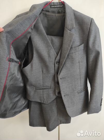 Школьный костюм и рубашки для мальчика 128