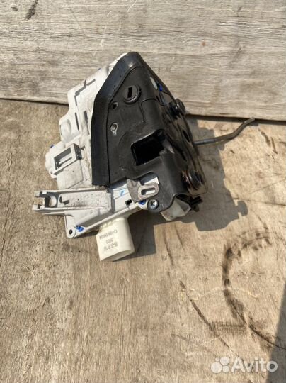 Замок задней правой двери Audi A3 8P