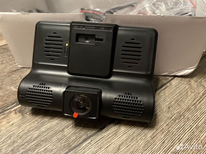 Видеорегистратор на 3 камеры