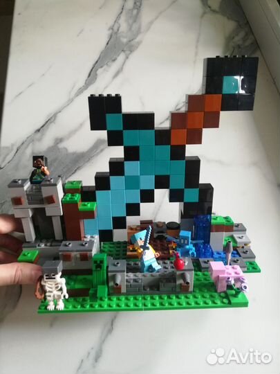 Lego minecraft 21244 застава меча