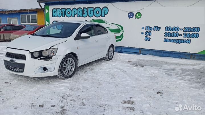 Плафон салонный Chevrolet Aveo T300 95292413 Отлич