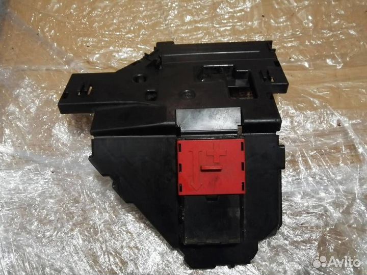 Крышка блока предохранителей Mercedes-Benz GLC-Кл