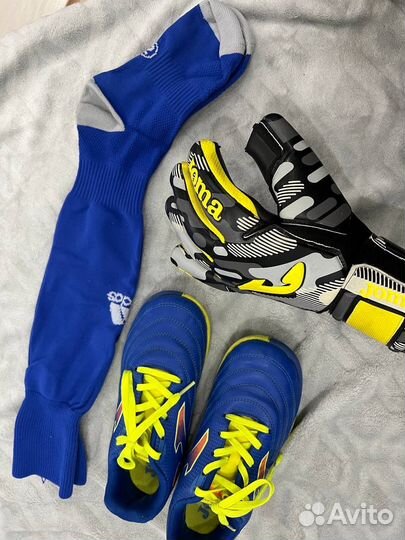 Вратарские перчатки