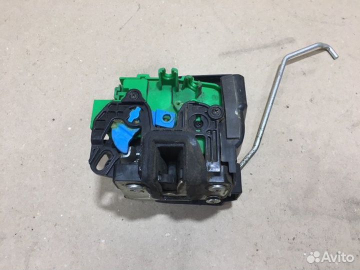 Замок двери передний правый Kia Rio 3 седан