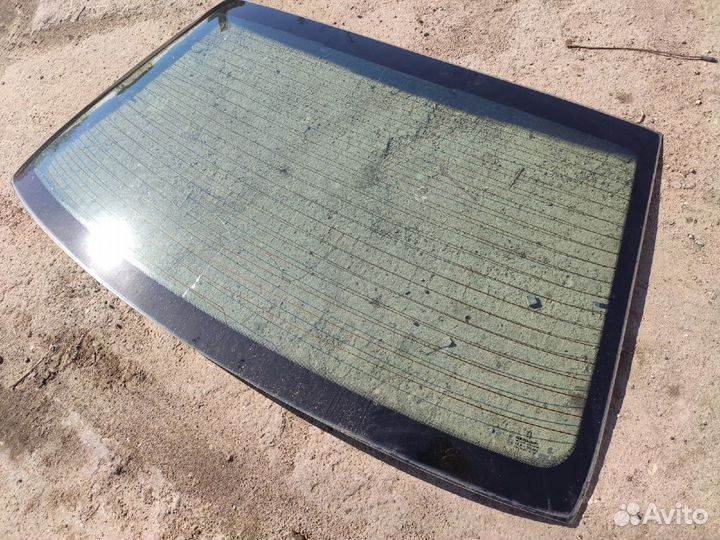 Стекло заднее Peugeot 406