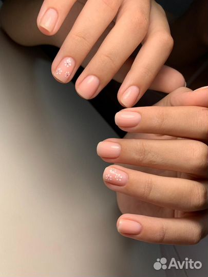 Модель на маникюр