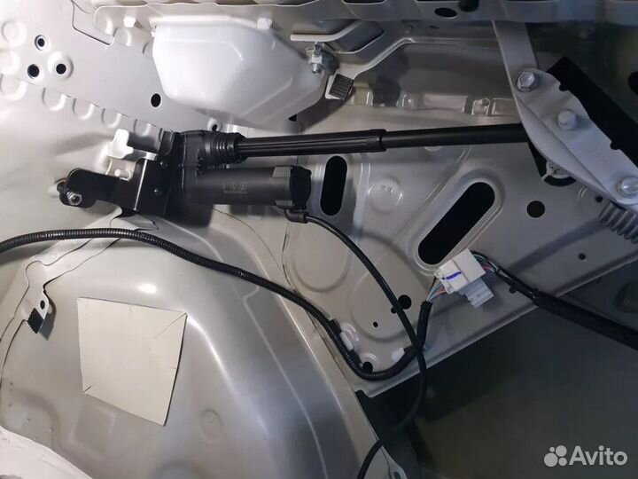 Электропривод двери багажника