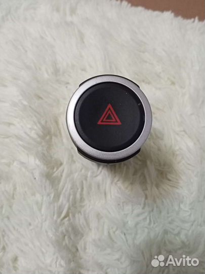 Кнопки аварийной сигнализации, обогрева заднего ст