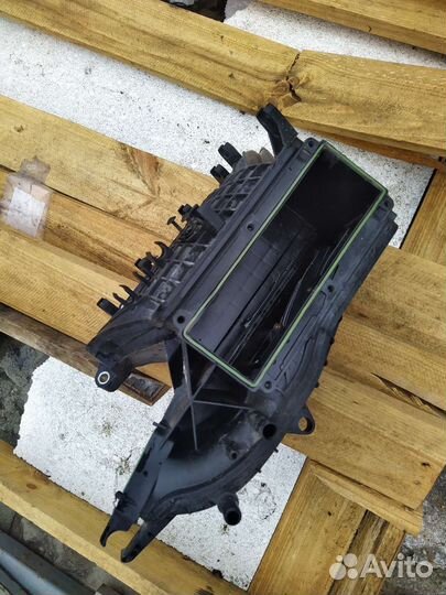 Впускной коллектор Фольксваген Джетта 1.4 TSI caxa