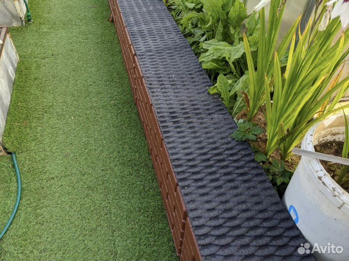 Дорожка садовая между грядок