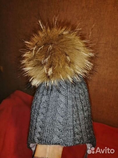 Шапка с натуральным помпоном 54