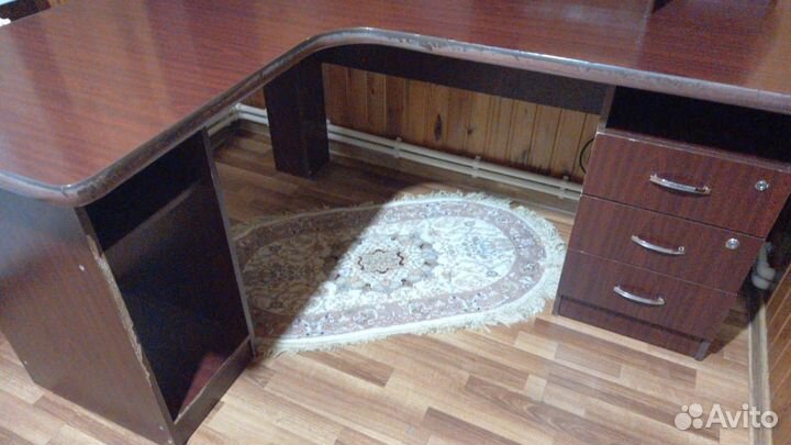 Стол для компьютера