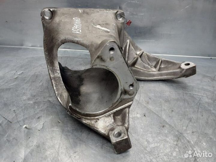 Кронштейн двигателя левый Volkswagen Sharan