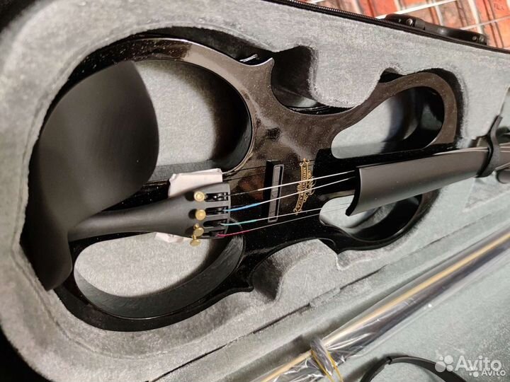 Электроскрипка 4/4 (богатый комплект)