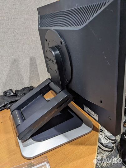 Монитор BenQ Q7T4