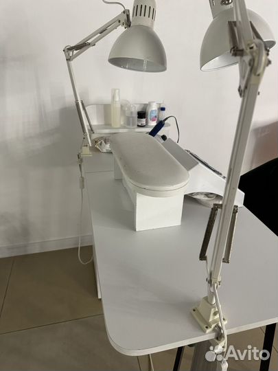 Маникюрный стол