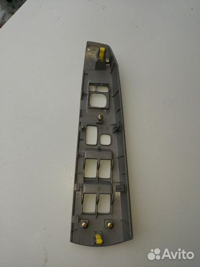 Крышка подлокотника Toyota Prius 2 NHW20