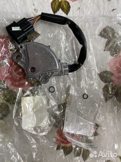 68400A35, Переключатель положения рычага АКПП