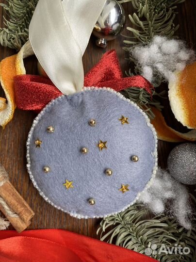 Елочные игрушки из фетра. Шарик