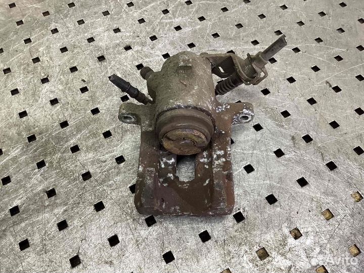 Суппорт задний правый Volkswagen Golf