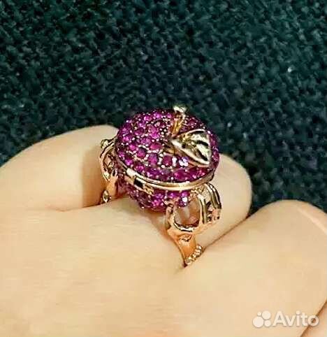 Кольцо Яблоко с тайником открывается всё в стразах