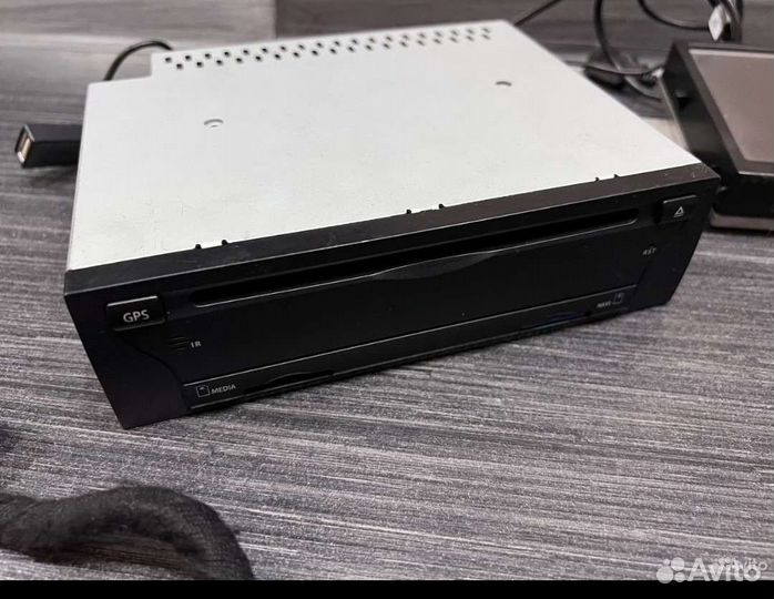 На mercedes GLK 300 2010г.в Монитор с GPS