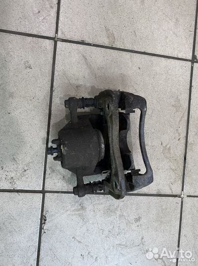 Тормозной суппорт перед лев Hyundai Solaris